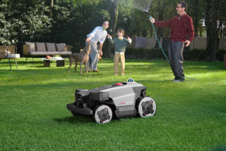 Roborock RockMow Z1 LiDAR med košnjo na trati